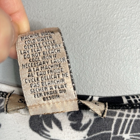 Susan Lawrence Printed Surplice Pullover Top Black White Half Sleeve Stretch 2X - Picture 8 of 10